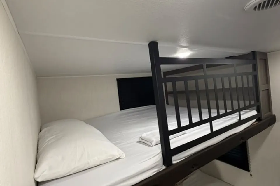 CL41 Forest River ARCTIC WOLF SUITE 3750SUITE Fifth Wheel