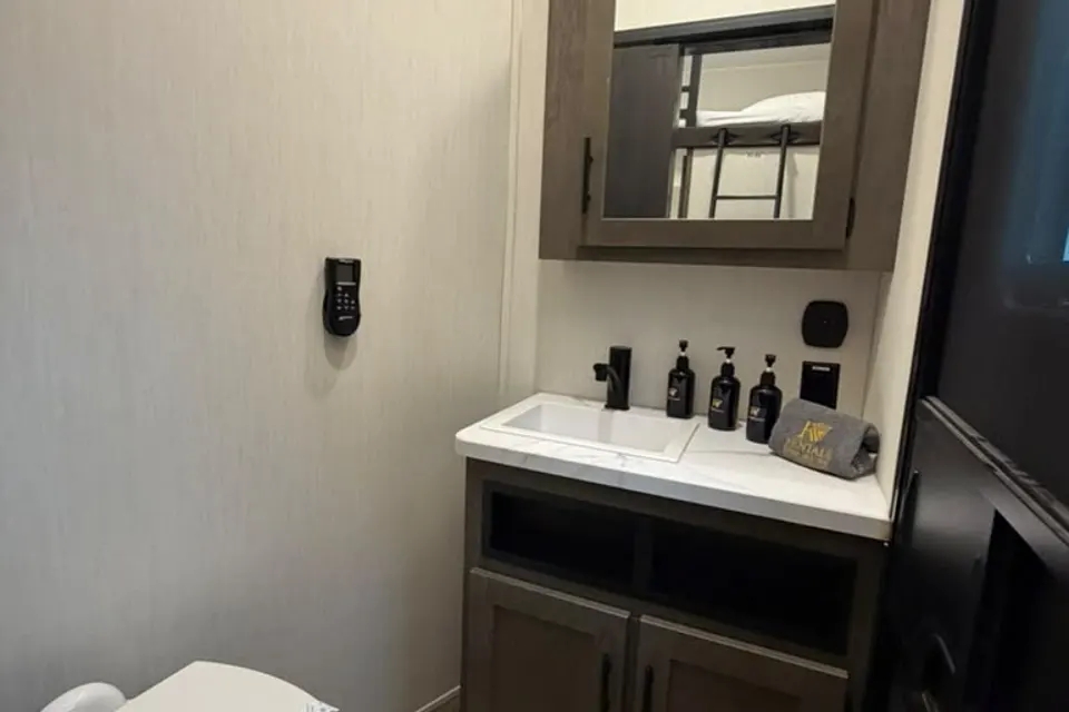 CL41 Forest River ARCTIC WOLF SUITE 3750SUITE Fifth Wheel