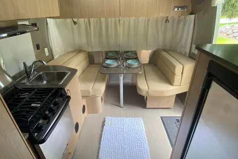 Magnolia 1 Airstream 19ft Flying Cloud **FULLY LOADED**