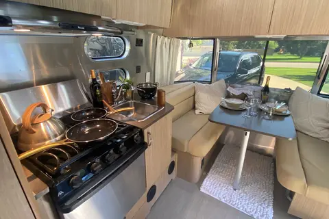 Magnolia 1 Airstream 19ft Flying Cloud **FULLY LOADED**