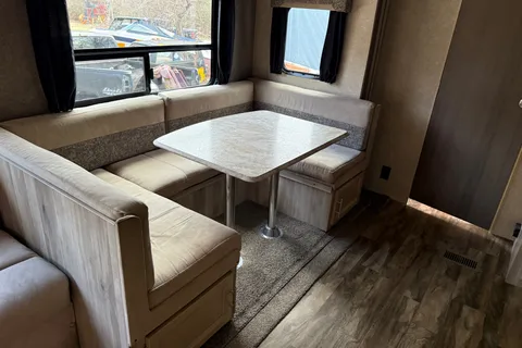 Riverview Retreat Coachmen 273BHSCK Travel Trailer