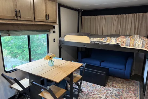 Creekside Mountain Retreat At The Base of Roan Mountain