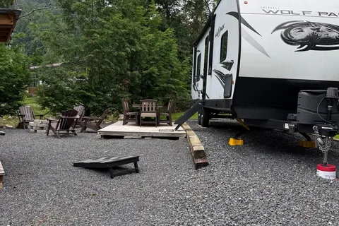 Creekside Mountain Retreat At The Base of Roan Mountain