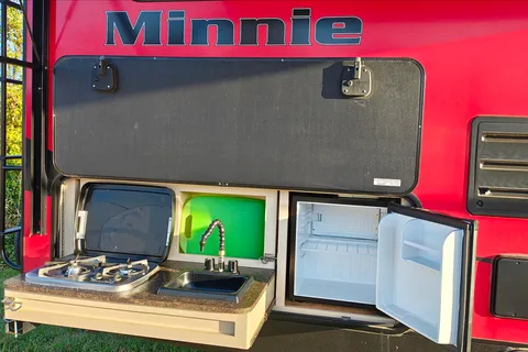 Meet Clifford, tows like a 24', lives like a 30'!