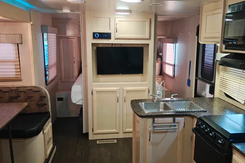 Meet Clifford, tows like a 24', lives like a 30'!
