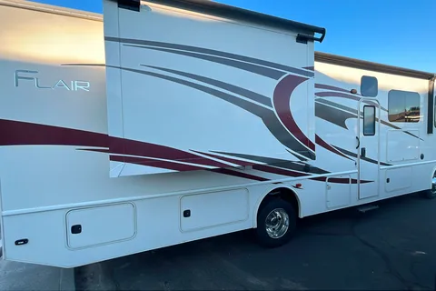 Family unit with 2 full-sized bathrooms.
