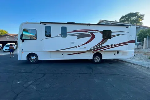Family unit with 2 full-sized bathrooms.