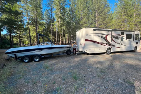 Family unit with 2 full-sized bathrooms.