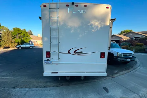 Family unit with 2 full-sized bathrooms.
