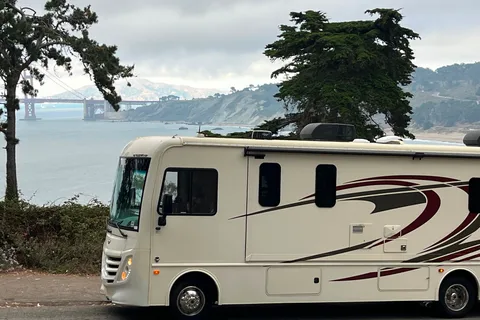 Family unit with 2 full-sized bathrooms.