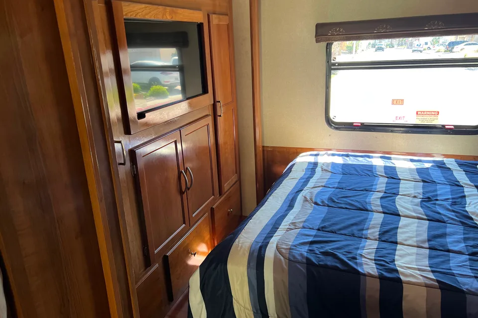 Yasmin & Mike’s Coachmen Pursuit 2019 Class A, fully equipped, impressive  inside and out. MILES*