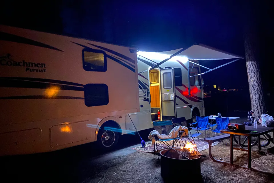 Yasmin & Mike’s Coachmen Pursuit 2019 Class A, fully equipped, impressive  inside and out. MILES*