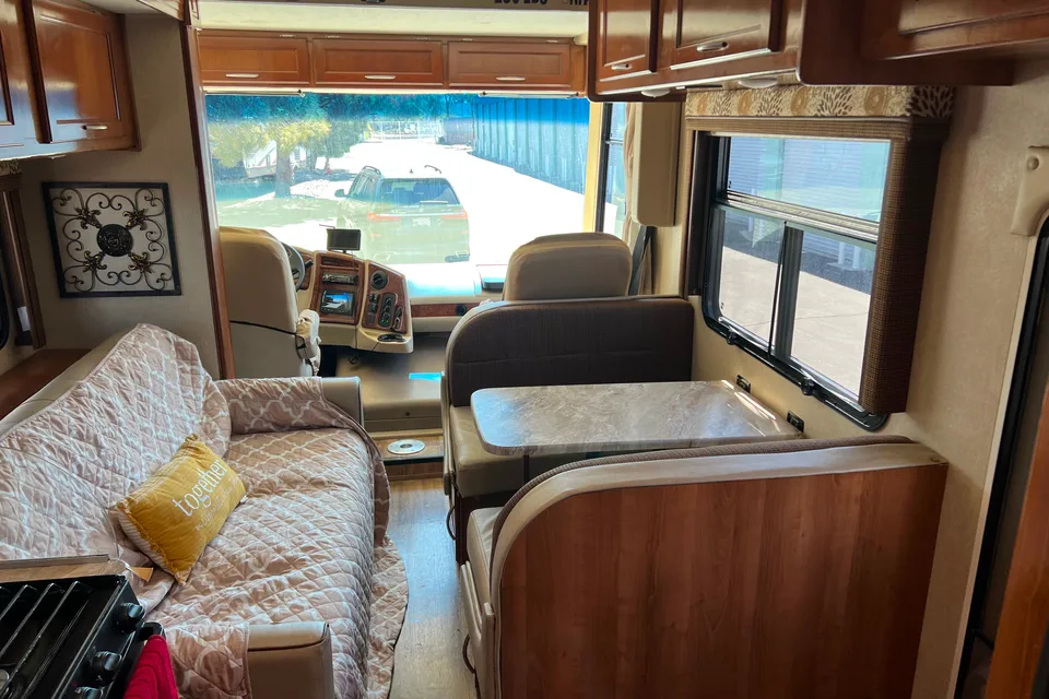 Yasmin & Mike’s Coachmen Pursuit 2019 Class A, fully equipped, impressive  inside and out. MILES*