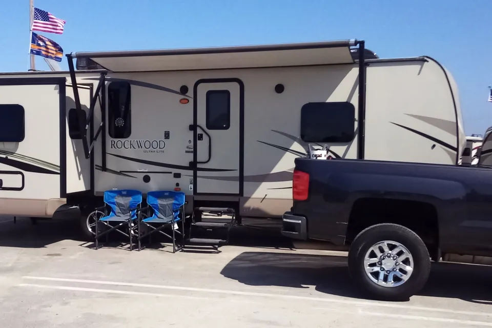 ""ROCKWOOD SOLID"" With A Very Spacious Living Area...