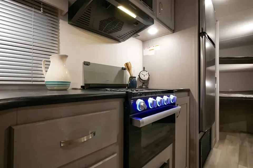 Tracer 260BHSLE - Compact Elegance!