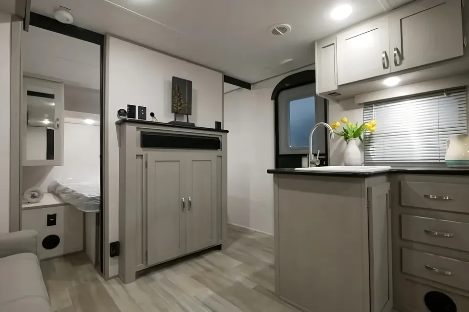 Tracer 260BHSLE - Compact Elegance!