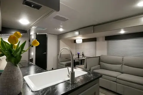 Tracer 260BHSLE - Compact Elegance!