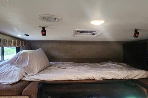 32' Bunkhouse w/ WiFi - Your Home Away From Home
