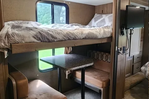 32' Bunkhouse w/ WiFi - Your Home Away From Home