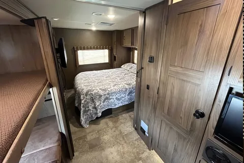 32' Bunkhouse w/ WiFi - Your Home Away From Home