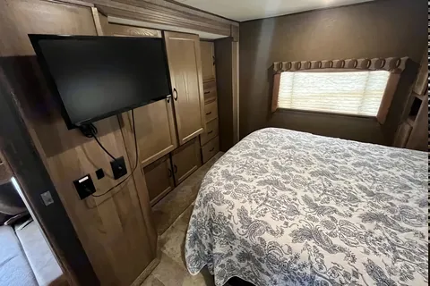 32' Bunkhouse w/ WiFi - Your Home Away From Home