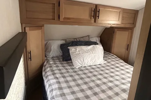 Spacious Wolfpup w/ Bunkbeds and Queen bed