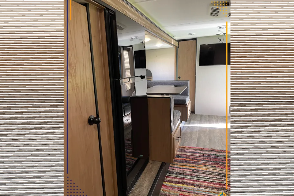 Spacious Wolfpup w/ Bunkbeds and Queen bed