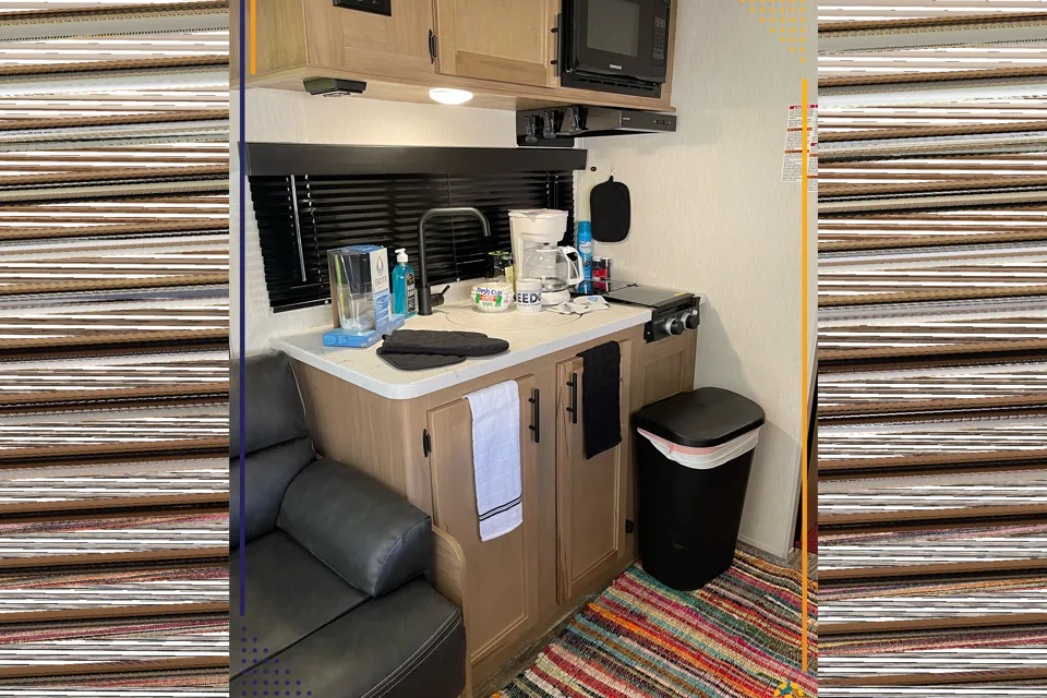 Spacious Wolfpup w/ Bunkbeds and Queen bed
