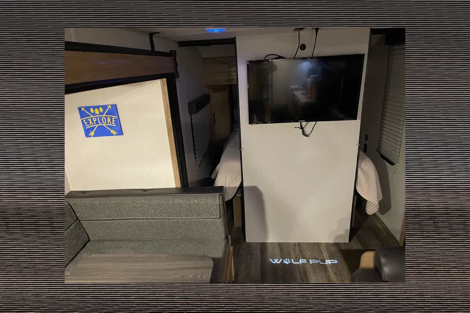 Spacious Wolfpup w/ Bunkbeds and Queen bed