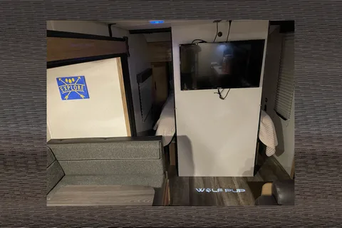 Spacious Wolfpup w/ Bunkbeds and Queen bed