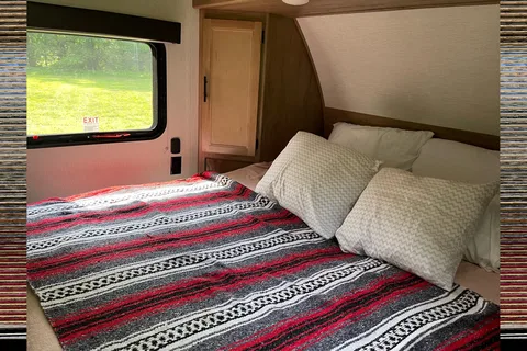Spacious Wolfpup w/ Bunkbeds and Queen bed