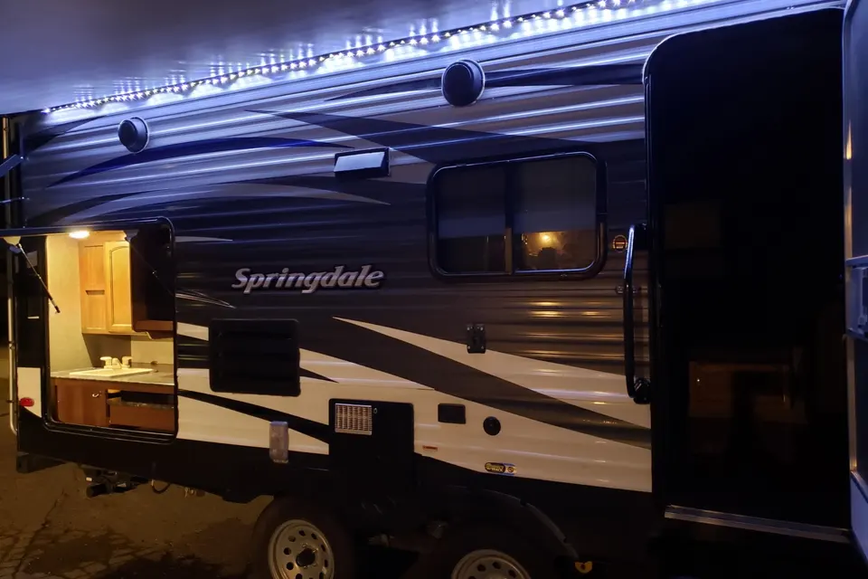 Good Times Await! - 25' Keystone Springdale - Delivery Available - Half Ton towable