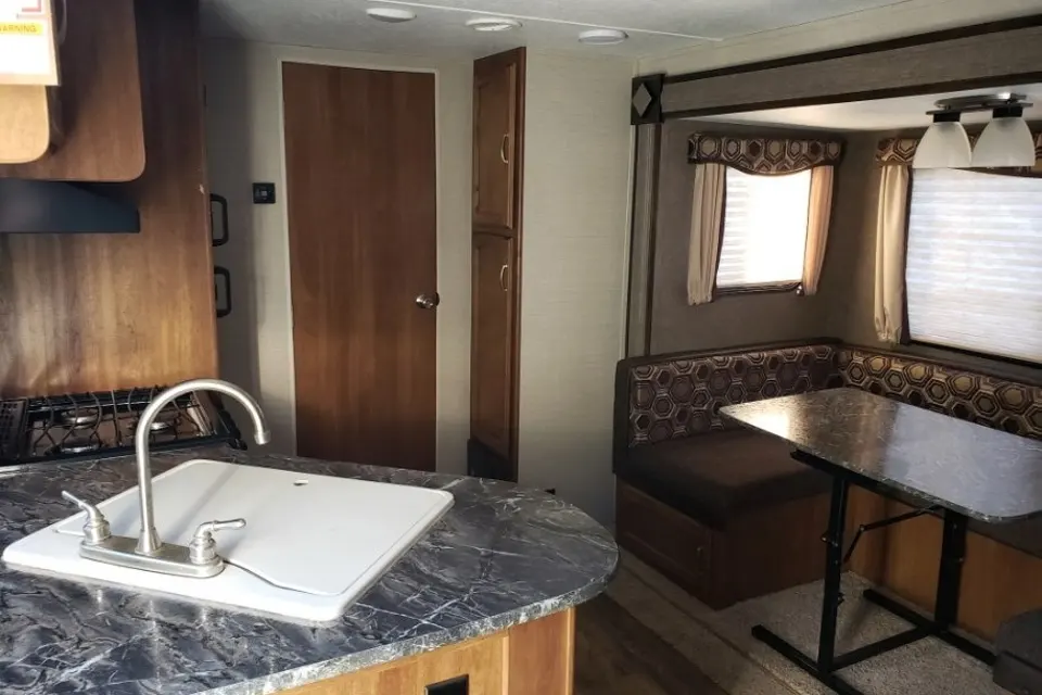Good Times Await! - 25' Keystone Springdale - Delivery Available - Half Ton towable
