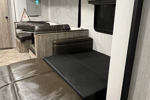 Monarch Meadows Puma RV