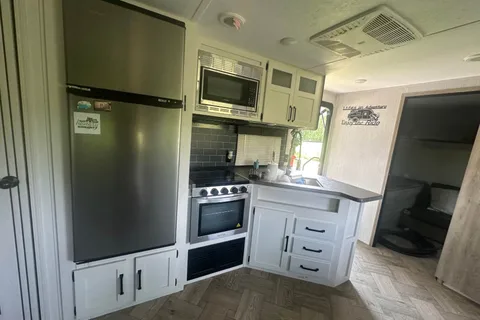 Monarch Meadows Puma RV