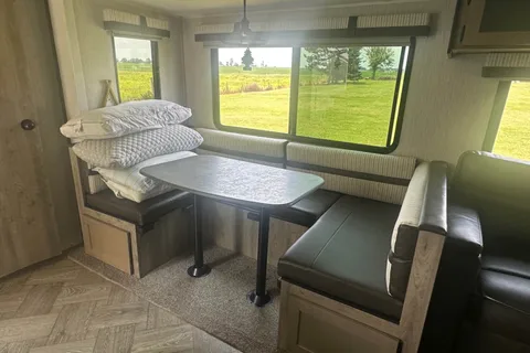 Monarch Meadows Puma RV