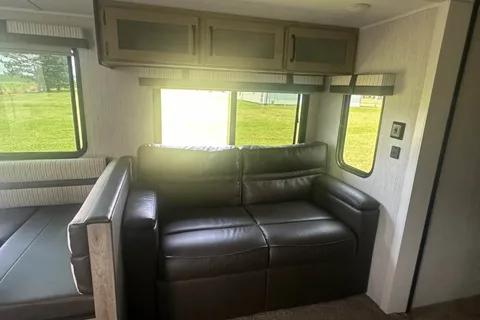 Monarch Meadows Puma RV
