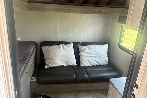 Monarch Meadows Puma RV