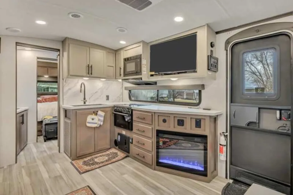 Keystone Travel Trailer w Satellite TV and 5G WIFI