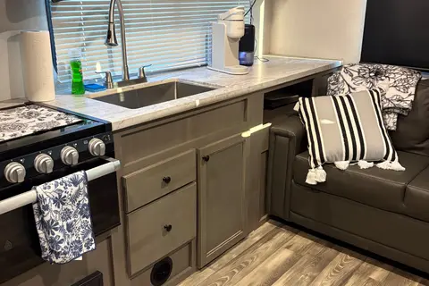 *Delivery Only* Cozy Camper Starcraft Superlite