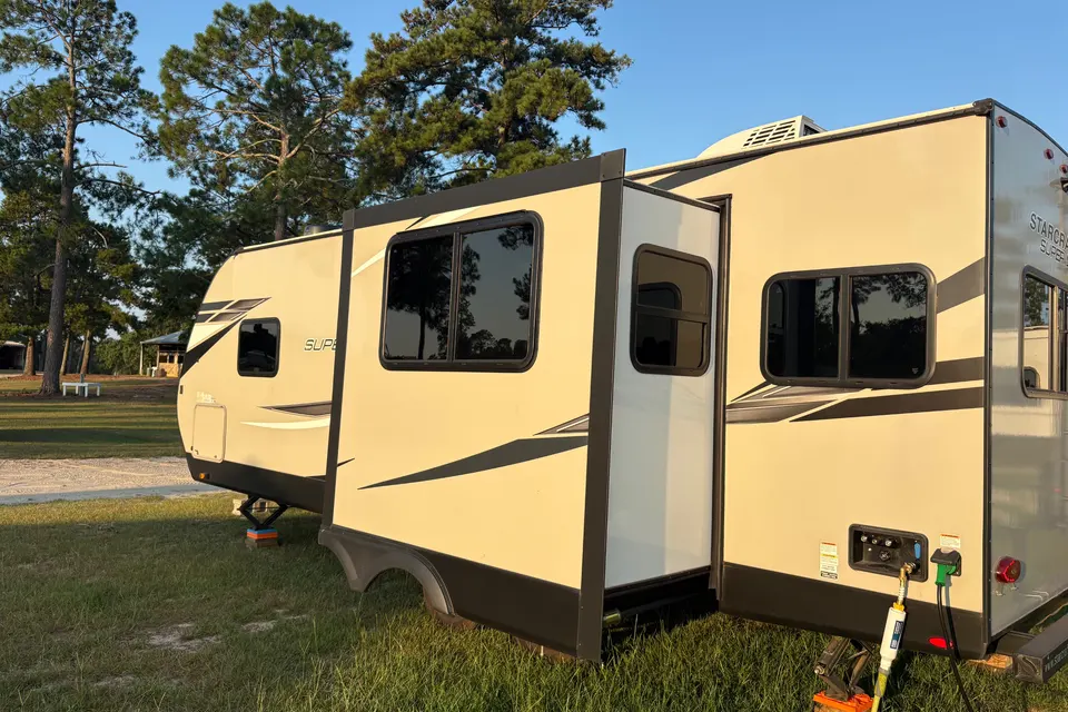 *Delivery Only* Cozy Camper Starcraft Superlite