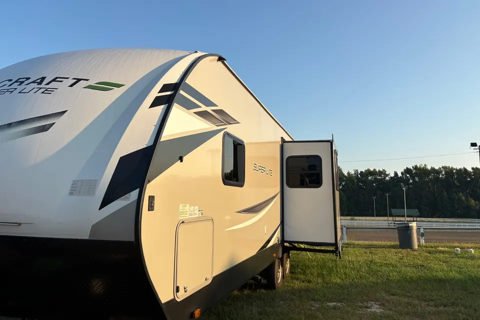 *Delivery Only* Cozy Camper Starcraft Superlite
