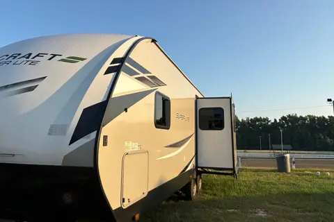 *Delivery Only* Cozy Camper Starcraft Superlite