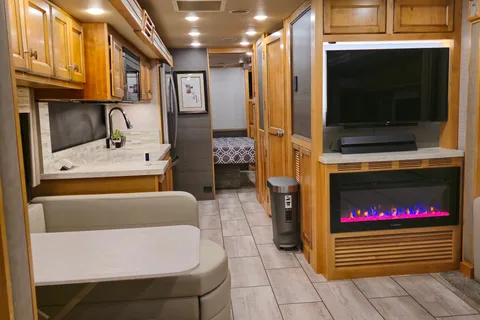 Luxury Motorhome Stay in Weatherford/Aledo, TX