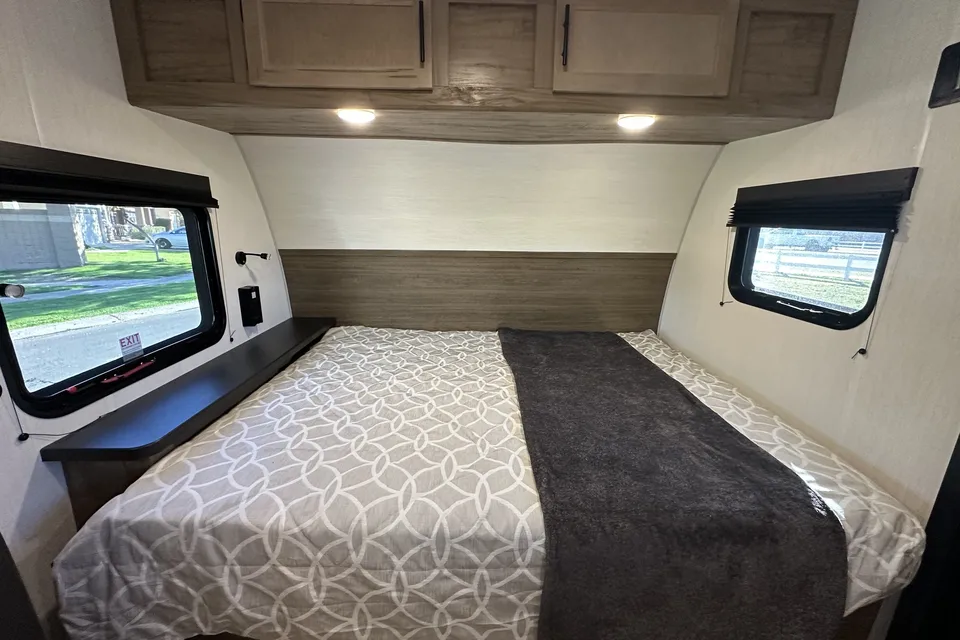 2025 Cherokee 17JWBL Black Label by RV Phoenix LLC