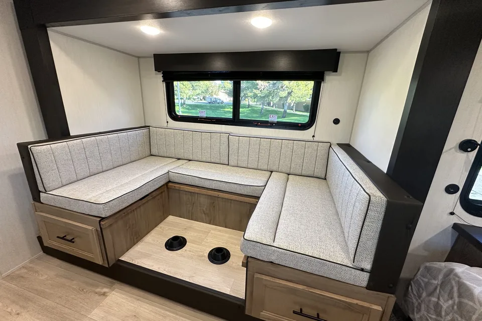 2025 Cherokee 17JWBL Black Label by RV Phoenix LLC