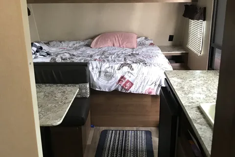 Mathew's Aspen Trailer Trailer 1700 BH Travel Trailer