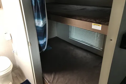 Mathew's Aspen Trailer Trailer 1700 BH Travel Trailer