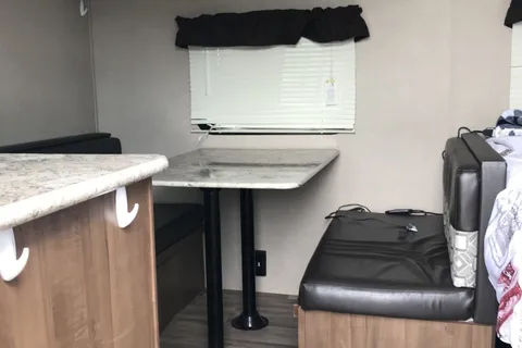 Mathew's Aspen Trailer Trailer 1700 BH Travel Trailer