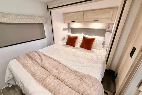 Family&Pet Friendly - 2024 Forest River SUNSEEKER 2250
